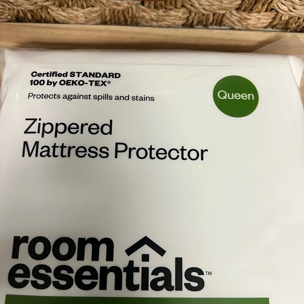 QUEEN Mattress Zippered Protector Waterproof, 12